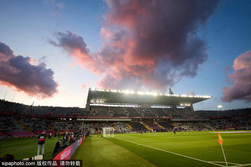 切尔西迎战巴萨:斯坦福桥上演巅峰对决