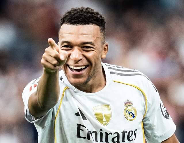 皇马冲击第14座西超杯冠军!姆巴佩空降决赛,9战巴萨狂轰12球