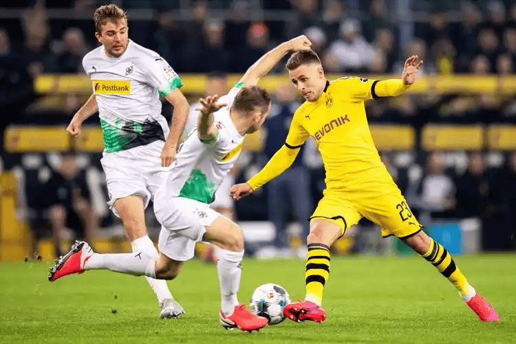 周日015德甲前瞻:残阵对决!门兴主场迎战欧冠区劲旅斯图加特