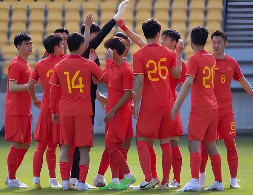 终于等到你!张稀哲之后在2026年终于又有国足大牌后腰,要留洋出战德甲