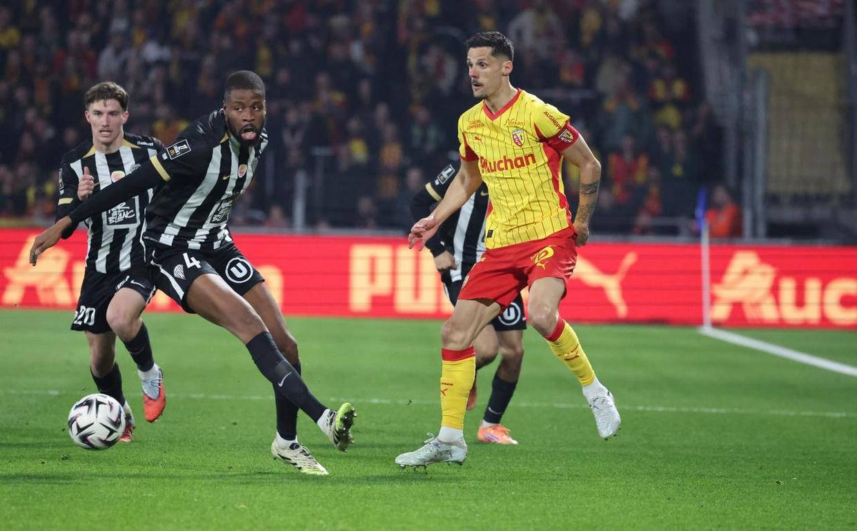 朗斯5-1大胜昂热,法甲最新积分榜排名迎来巨变