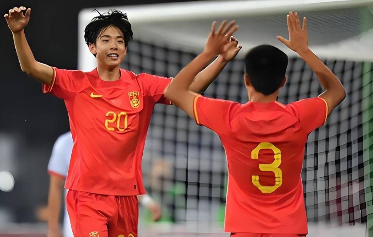 李镇全将被德甲狼堡队以490万转会费引进,重庆球迷祝福回应,却是假新闻